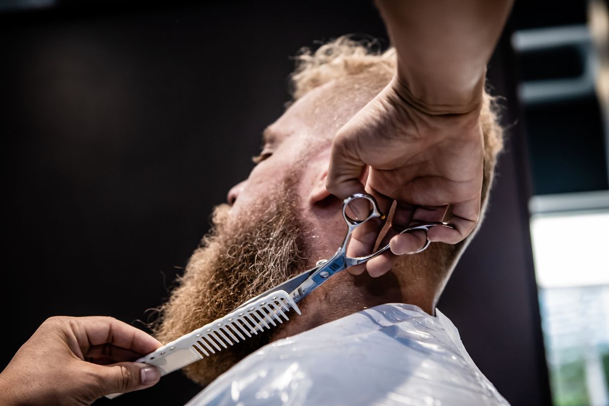 Beard trimming with scissors
